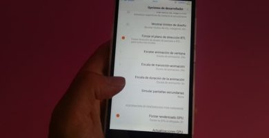 Como adaptar el movil para zurdos