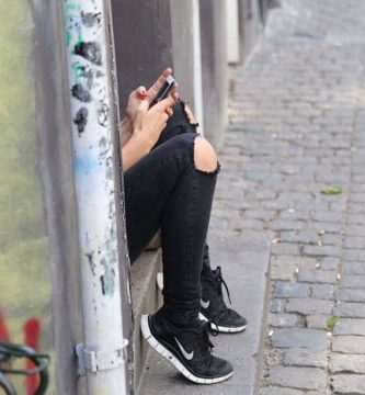 poner seguridad en el whatsapp.