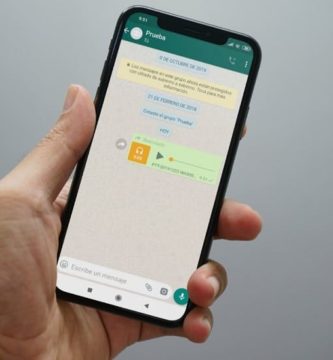 como escuchar audios de whatsapp sin dejar en visto