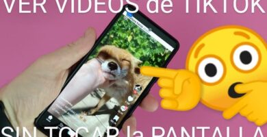 Pasar vídeos de TikTok sin tocar la pantalla.